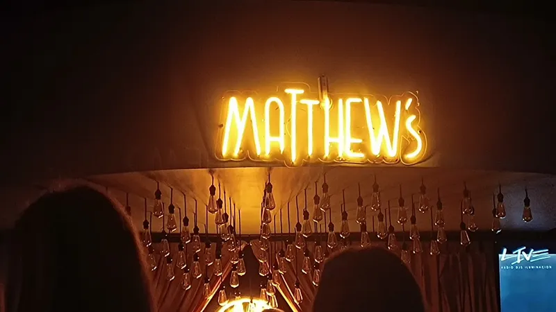 Matthew´s Show Bar