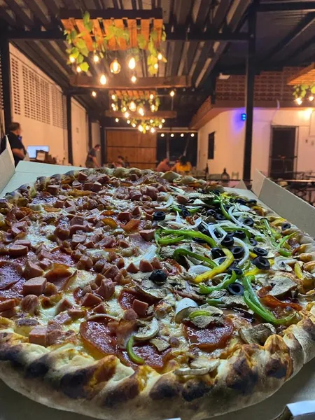 La Pietra Trattoria & Pizza Floresta