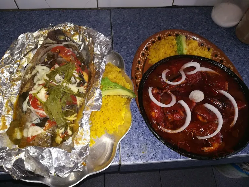 PESCADOS Y MARISCOS Charly's