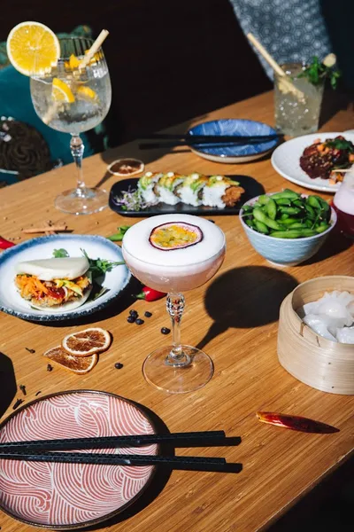 VIJFNULVIJF – streetfood, cocktails & sushi Amsterdam