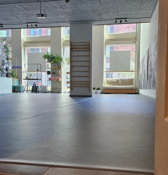 MoveAlongStudio - Yoga studio