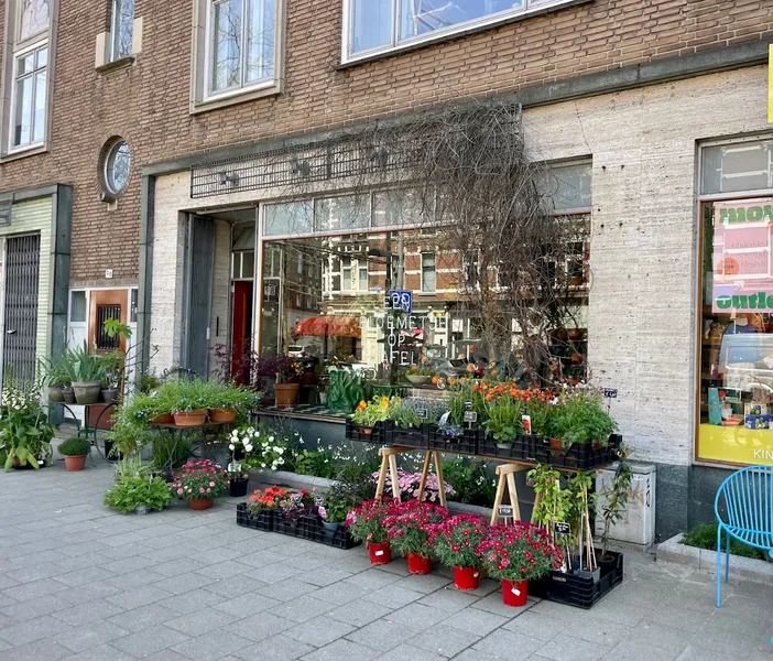 Een bloemetje op tafel