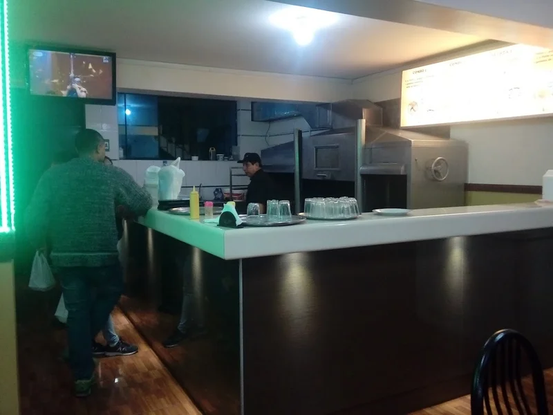 POLLOS & PARRILLAS PIO PIO'S