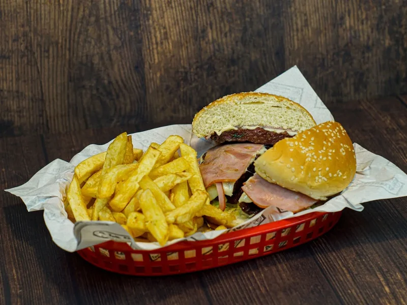 A LA GLORIA JUGOS Y SANDWICHES - LOS POSTES