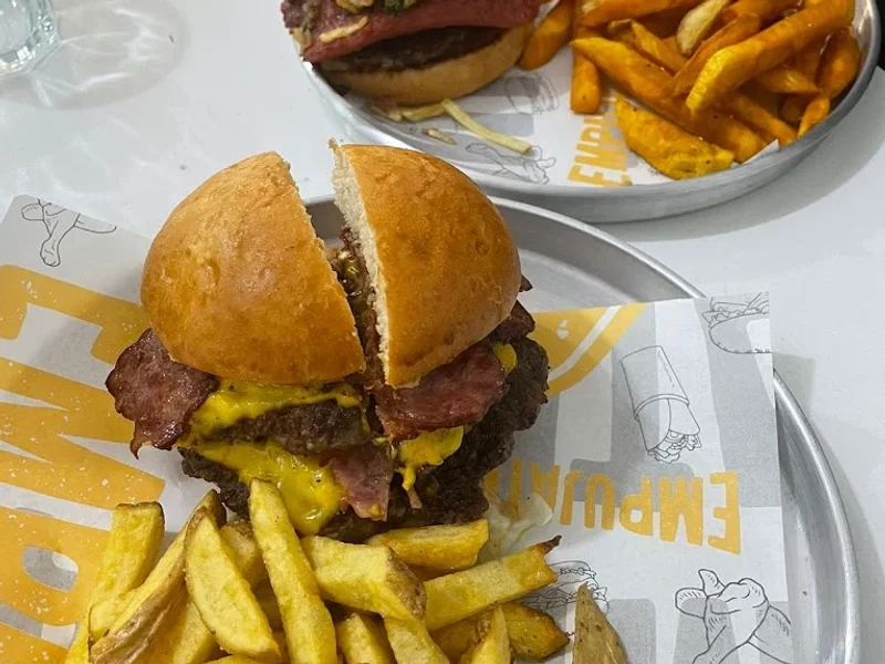 EMPUJATE, Hamburguesa Alas BBQ Cheese Motz Sandwich de Pollo Wrap Crispy Salchipapa en SJL