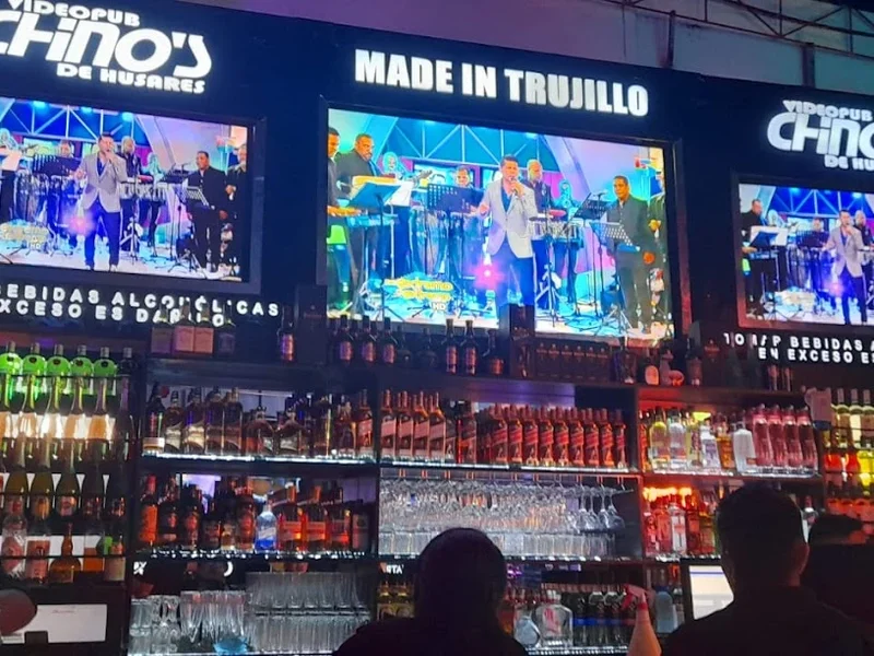 VIDEO PUB CHINOS DE HUSARES