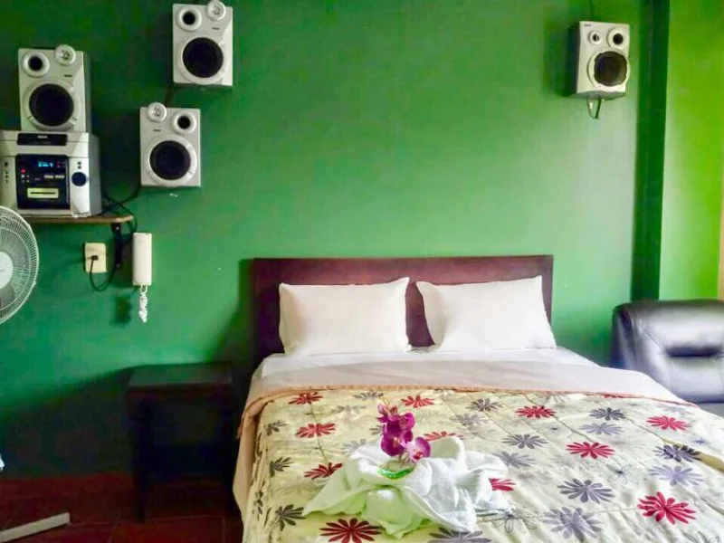 Hostal California - Comas