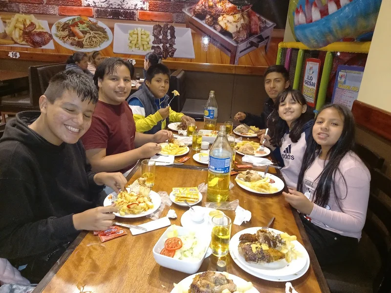 Pollería 3 leñas, Comas