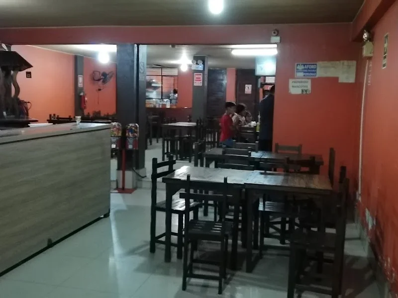 Pollos Y Parrillas "La Leña"