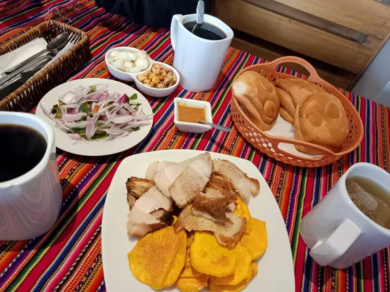 Chicharroneria La Buena Raza