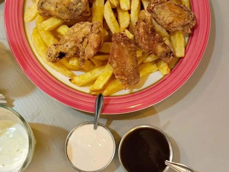 HAMBURGUESA CASERA | LA GERTRUDIS | POLLO BROASTER