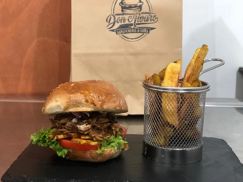 Don Álvaro Sanguchería & Grill