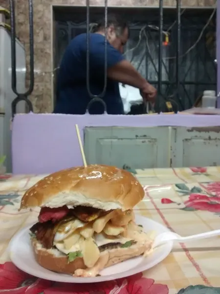 Hamburguesas Chávez O No Chávez