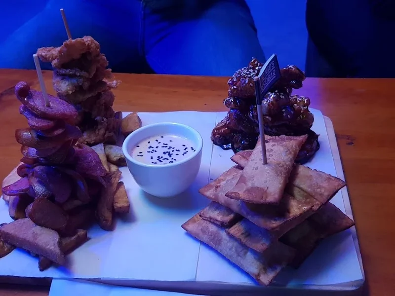 VIRINGOS BAR&EATERY
