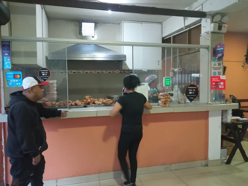 Restaurante Turístico Familiar Chicharroneria El Chaparral, Jirón Batalla de Ayacucho 570, Santiago de Surco, Lima Perú