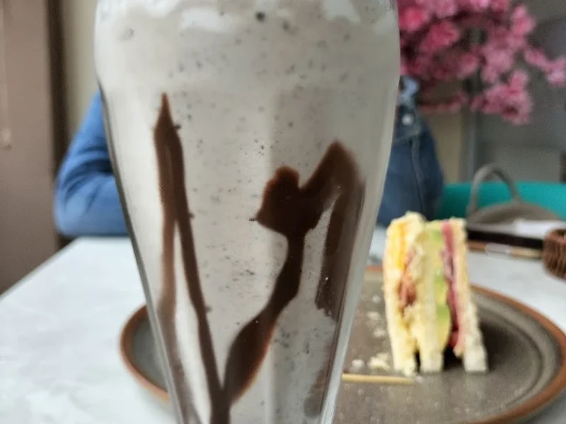 La Crepera Shakes & Coffee