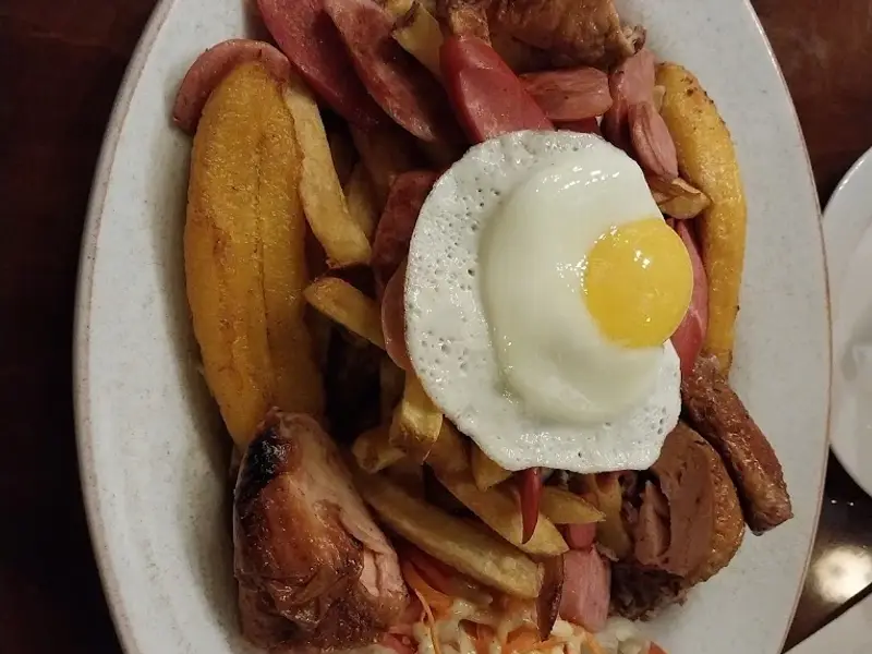 Estadio F. C., Restaurant - Bar