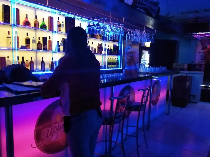 Urbano's Resto - Bar