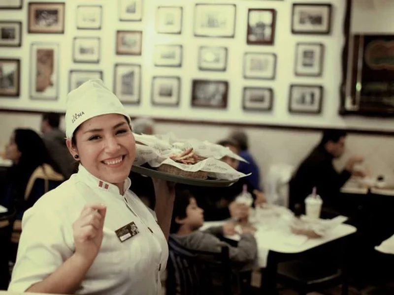 La Lucha Sangucheria Criolla