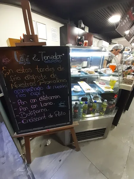 Café y tenedor