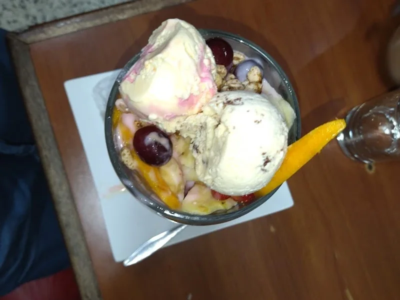 Restaurant y fuente de soda F y F