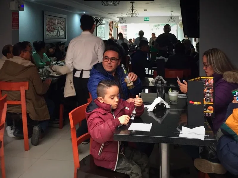 PIMPOLLO pastas,parrillas y comida marina Av.guardia peruana #645