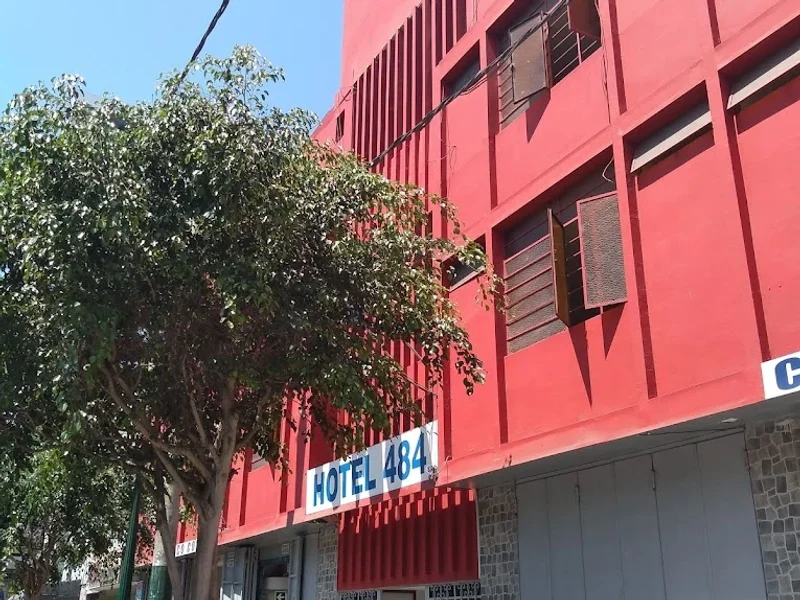Hotel 484