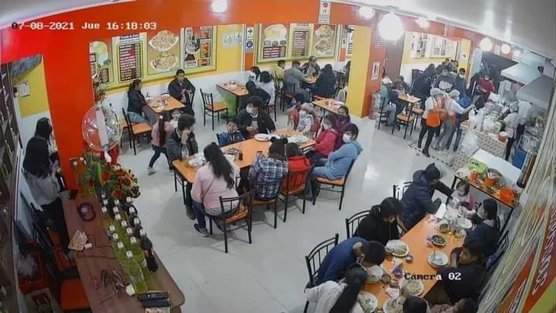 Chifa - Caldo De Gallina "Corazón de Jesús"