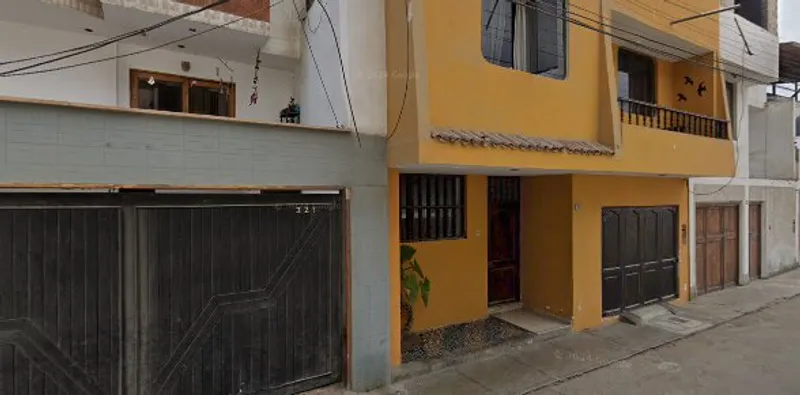 Yellow House Huanchaco