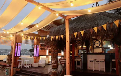 Los 16 bares de vinos de Huanchaco Trujillo