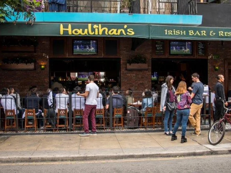 Houlihan's Bar