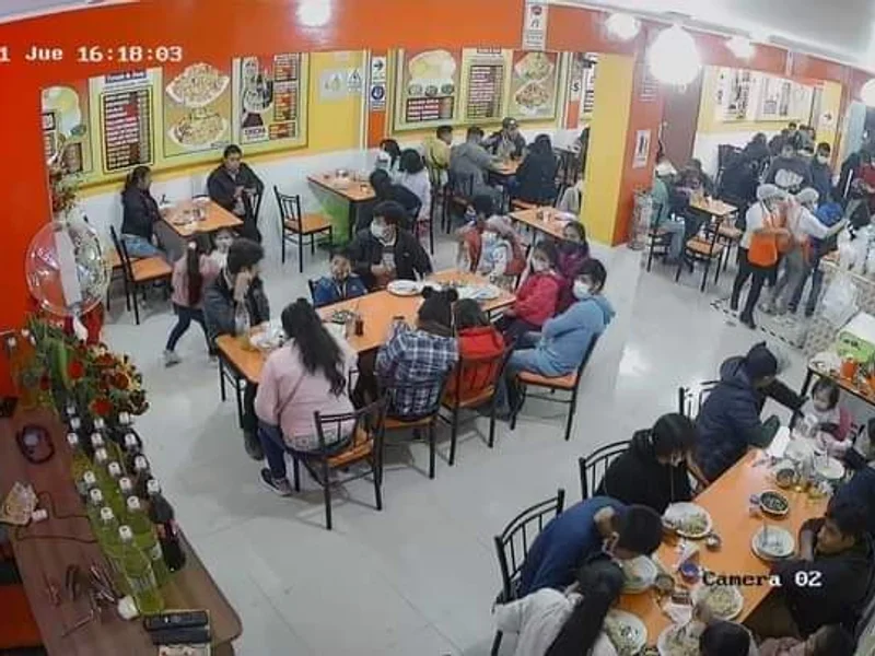 Chifa - Caldo De Gallina "Corazón de Jesús"