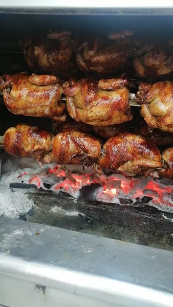 Sr. Pollito - ¡Delicioso pollo a la brasa listo para llevar!.