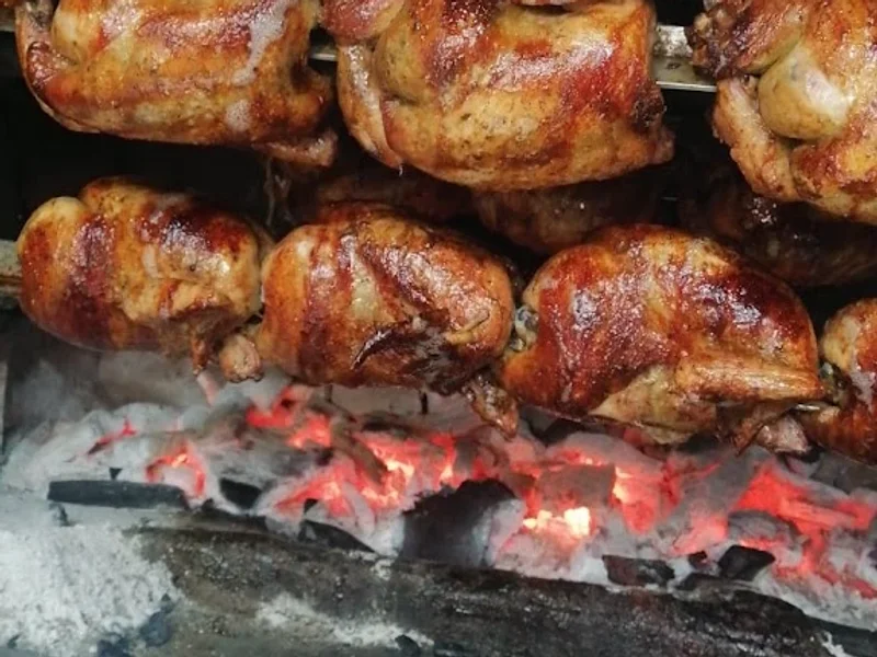 Sr. Pollito - ¡Delicioso pollo a la brasa listo para llevar!.