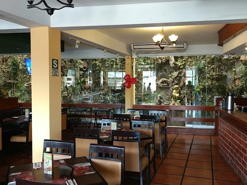 Tinajas Chicken & Grill