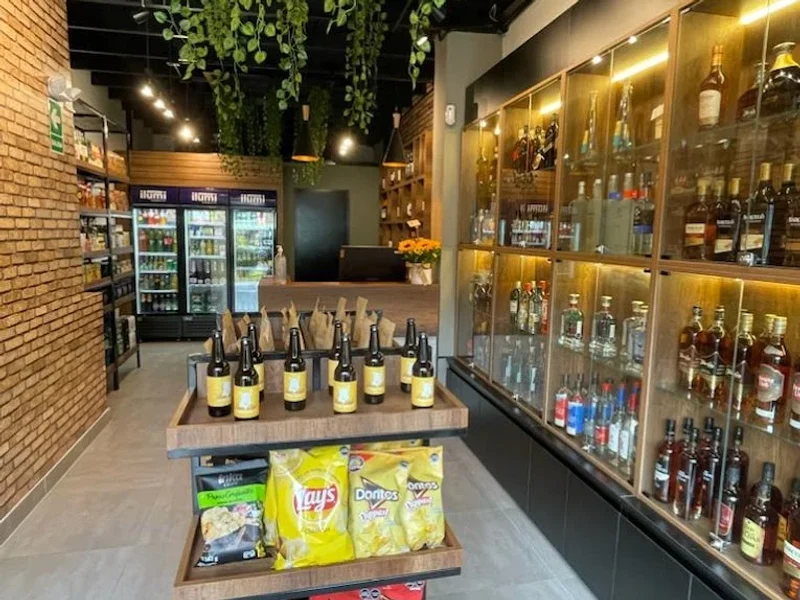 Botellas y Corchos - Licorería