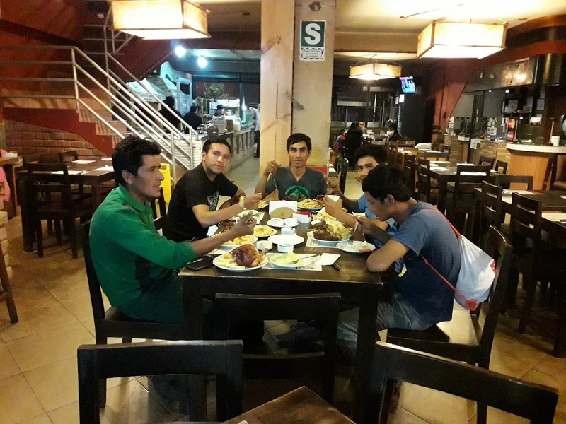 La Familia Chicken & Grill - sede N°1 Pachacámac