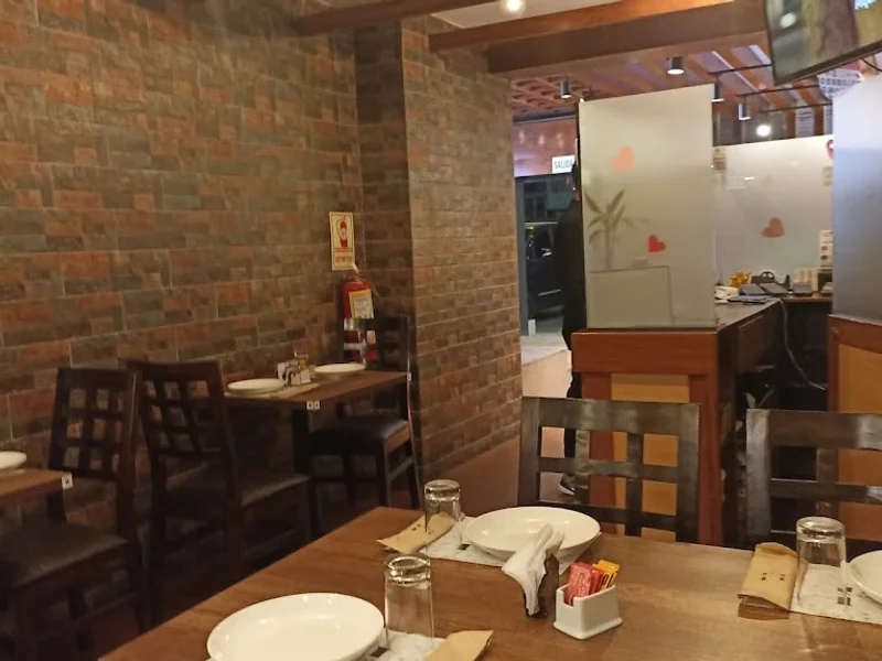 Shanhay Pollos Y Parrillas