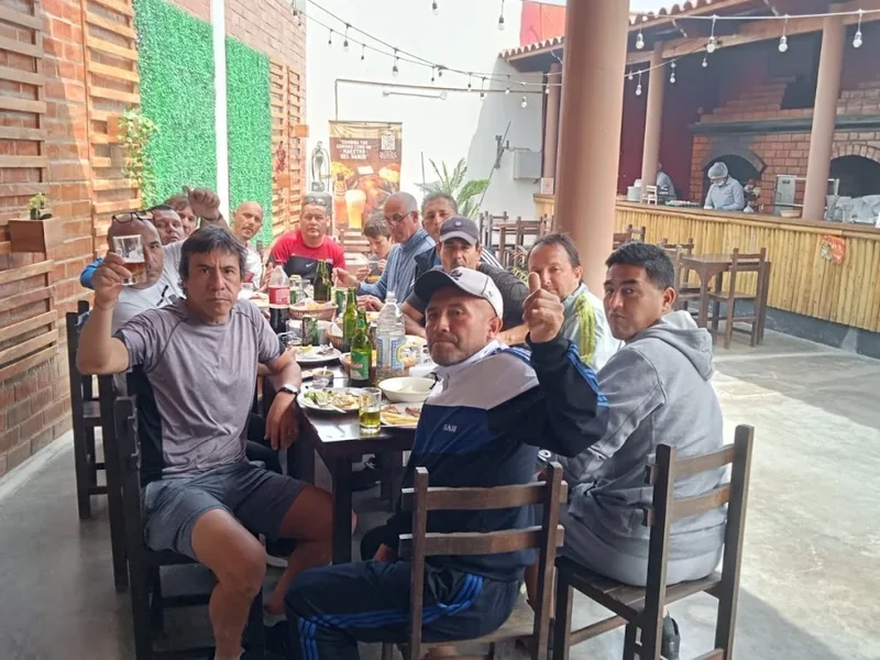 EL OVALO( Pollos Y Parrillas a la leña)