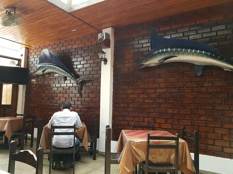 Restaurant De Pescados Y Mariscos "Renzo's"