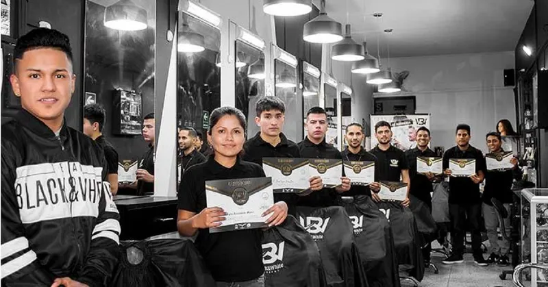 Academia de Barbería - Black & White Academy "Sede Ate Vitarte"