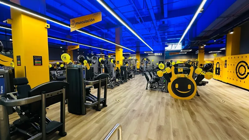 Gimnasio Smart Fit - Mall Aventura SJL