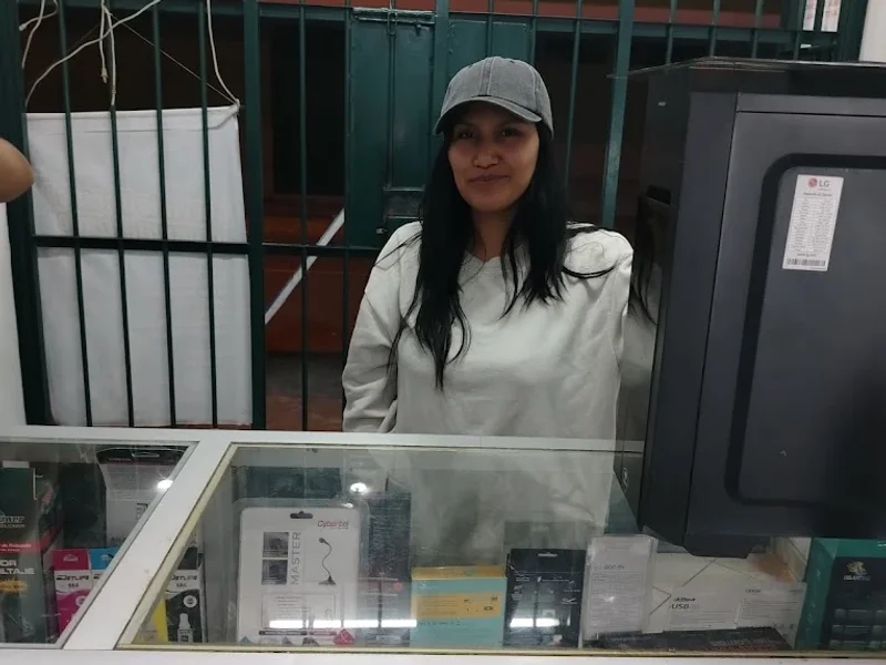 O.P COMPUTRONIC (SUCURSAL ) REPARACION DE COMPUTADORAS,LAPTOP,IMPRESORAS -VENTA DE ACCESORIOS ,REPUESTOS(COMAS)