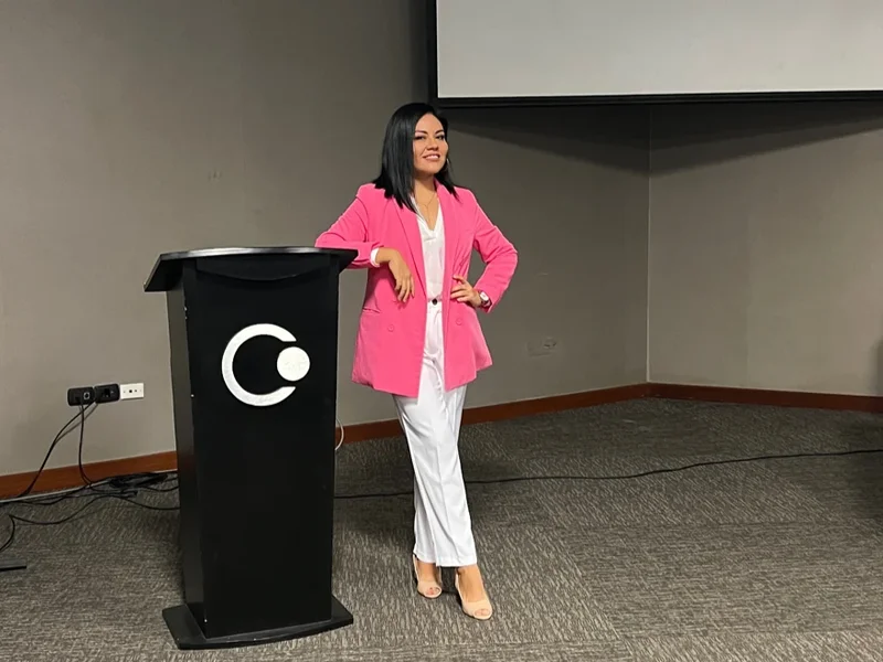 Dra. Natalia del Pilar Rafael Robles, Dermatólogo