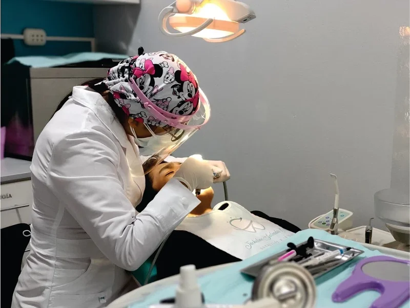 Dra. Jackeline Salvador CLINICA ESPECIALIZADA EN ODONTOLOGÍA