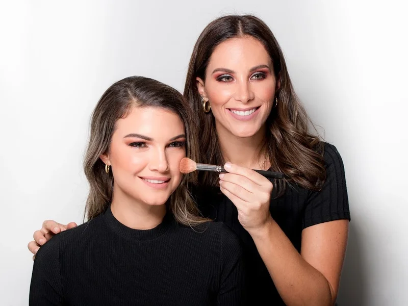 Carolina Indacochea MAKE UP ARTIST