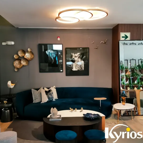 Kyrios Luces & Entorno