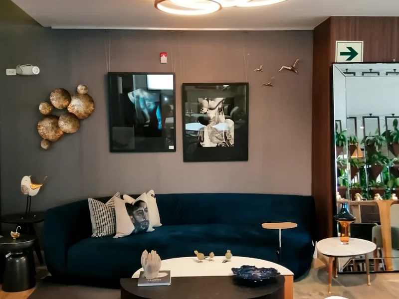 Kyrios Luces & Entorno