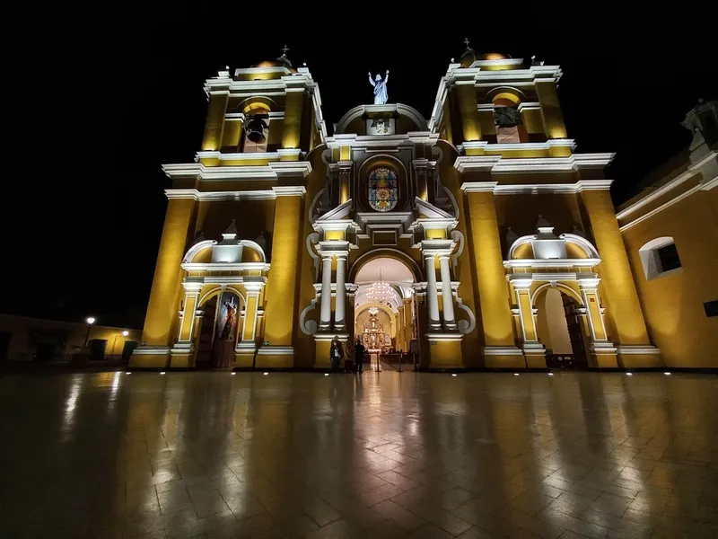 Basílica Catedral de Santa María - Arquidiócesis Metropolitana de Trujillo.