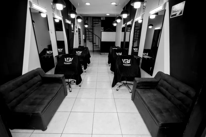 Academia de Barbería - Black & White Academy - "Sede Los Olivos"